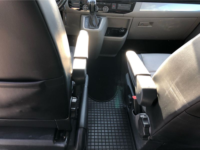 Volkswagen Caravelle 2,0 TDI 4motion Highline - fotka 23 z 29