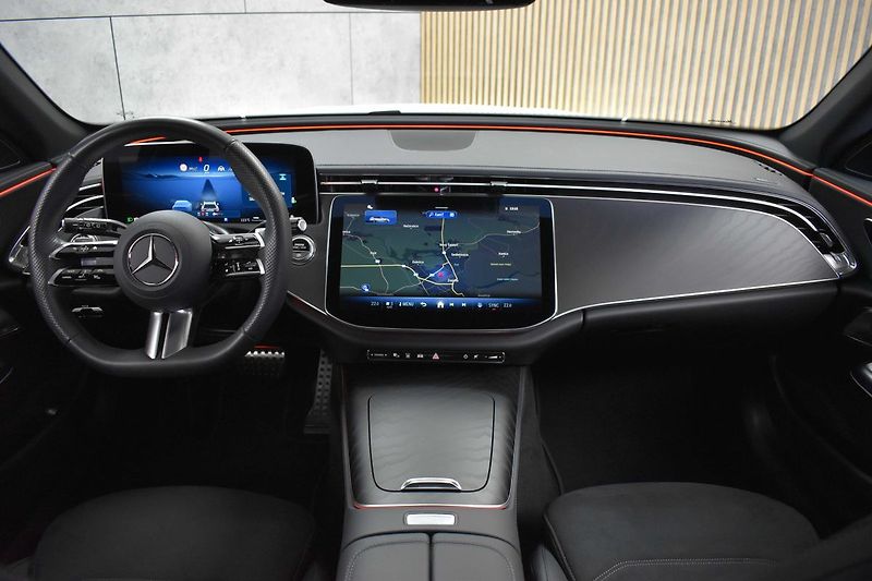 Mercedes-Benz Třídy E E 220d AMG*TAŽNÉ*ZÁRUKA*ČR 1.M - fotka 8 z 42