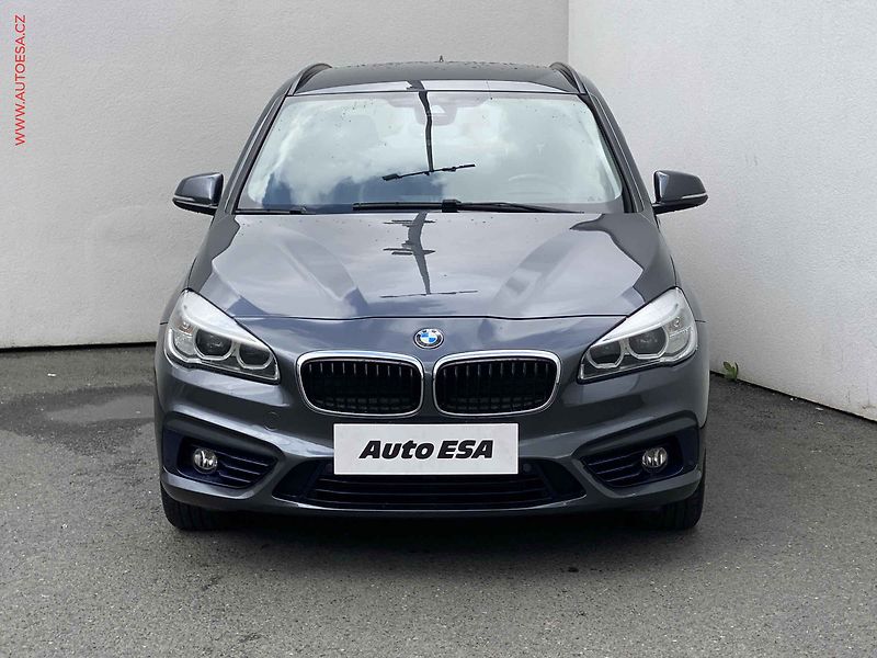 BMW Řada 2 (2016) 2.0 i 220 i, Sport Line, AT - fotka 2 z 21