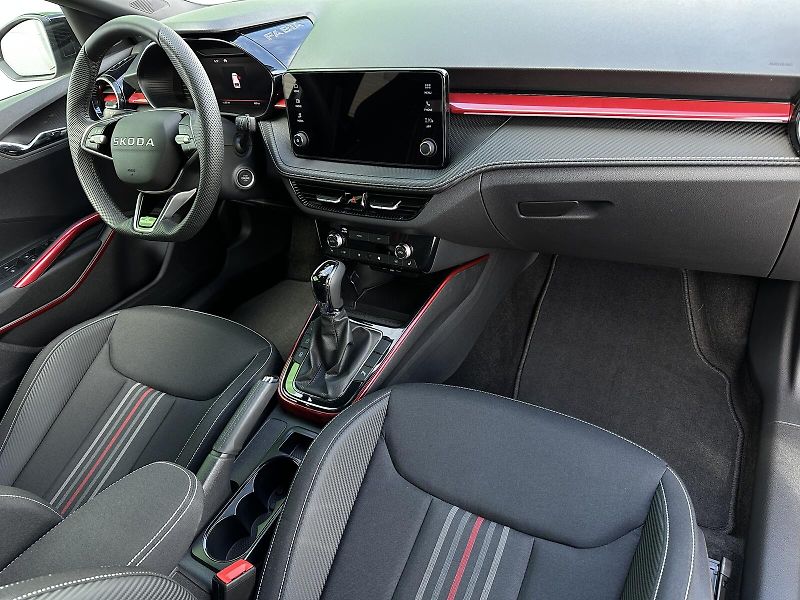 Škoda Fabia 1.0TSi DSG Monte Carlo 116PS B - fotka 41 z 43
