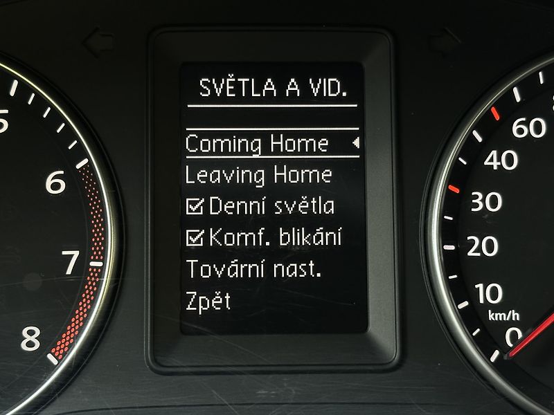 Volkswagen Touran (2010) 1.2TSI/77kW * 2.Maj.  - fotka 12 z 37