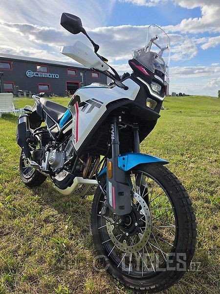 CFMOTO 450 MT-R (2024) - fotka 4 z 14