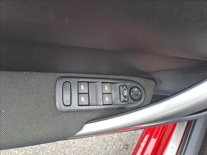 Peugeot 308 CC 1.6i 88kW - fotka 19 z 22