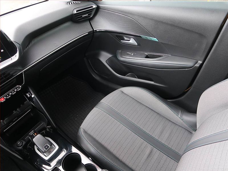Peugeot 208 (2020) Allure 1.2 PureTech, Automat - fotka 8 z 18
