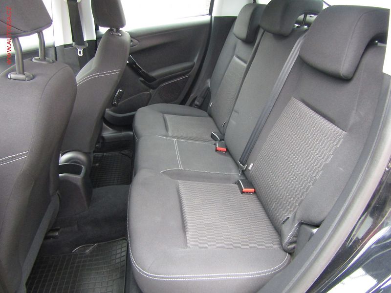 Peugeot 208 (2018) 1.2i, ČR, AC - fotka 10 z 20
