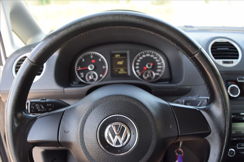 Volkswagen Caddy 1,6 TDI 77KW BEZ KOROZE - fotka 36 z 48