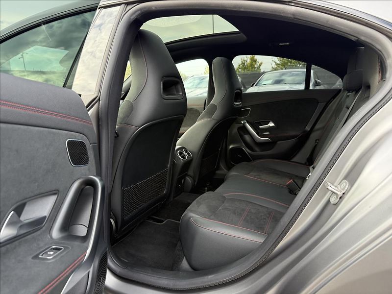 Mercedes-Benz CLA 220 4MATIC kupé - fotka 11 z 13