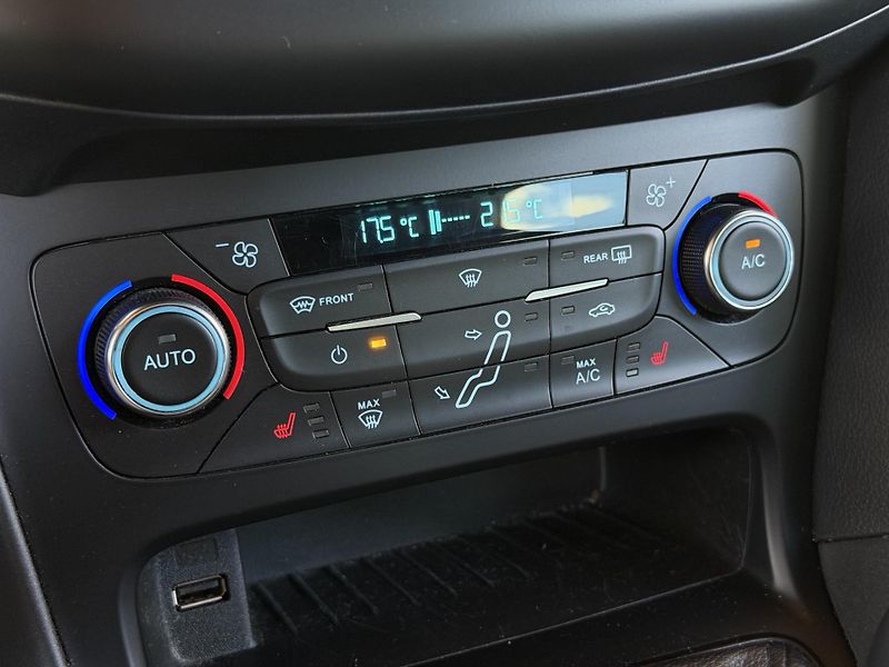 Ford Focus ST-Line 1.5 EcoBoost 110kW - fotka 13 z 26