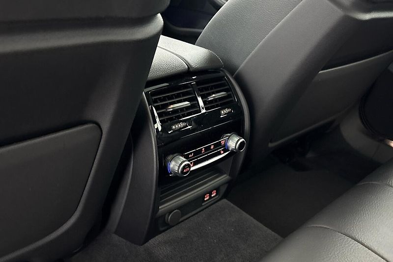 BMW Řada 5 530d xDrive - fotka 14 z 17