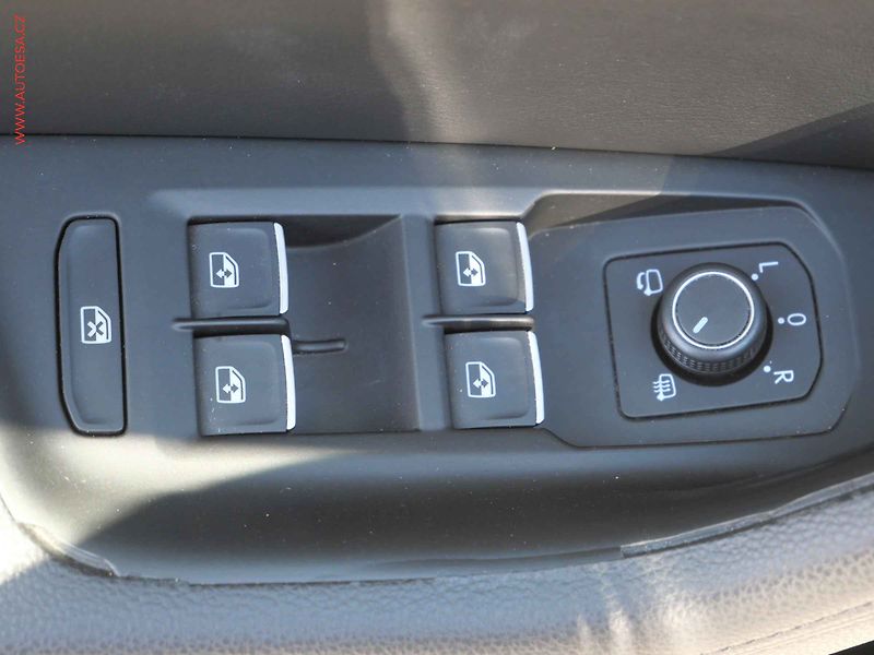 Volkswagen Passat (2019) 2.0TDi, Navi, LED, autoAC - fotka 11 z 22