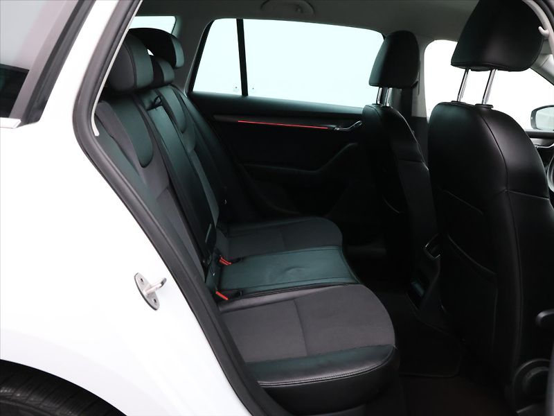 Škoda Octavia 1,5 TSI 96kW G-Tec DSG CZ DPH - fotka 13 z 32