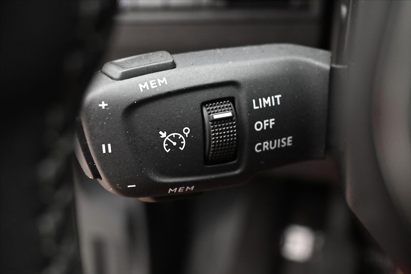 Peugeot 5008 1,5 96kW BlueHDi 7 míst Záruka - fotka 21 z 29