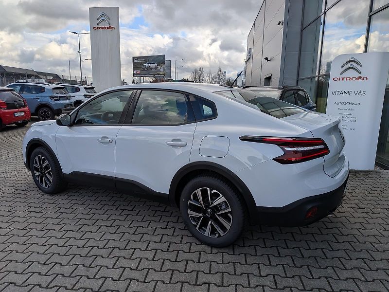 Citroën C4 X (2026) PLUS Hybrid 145 Automatic  - fotka 4 z 10