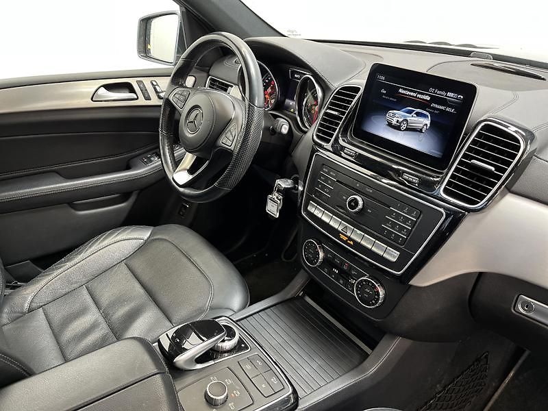 Mercedes-Benz GLS 350d 4MATIC AMG Line - fotka 19 z 25
