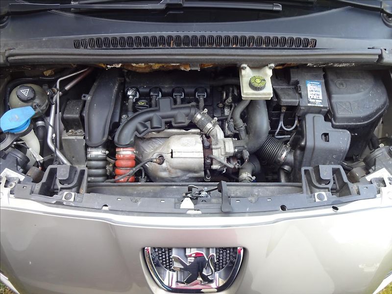 Peugeot 5008 1.6THP 115 kW - fotka 39 z 44