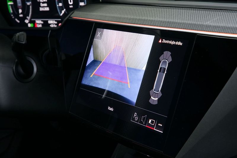Audi e-tron 55 300kW Sline BlackEd Pano TZ - fotka 32 z 44