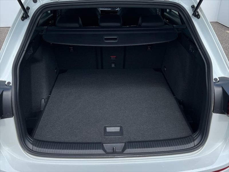 Volkswagen Golf Variant 1,5 e-TSi 110kW 7DSG R-Line  R - fotka 14 z 26
