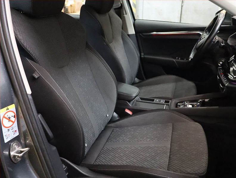 Škoda Octavia (2023) 2.0 TDI - fotka 9 z 22