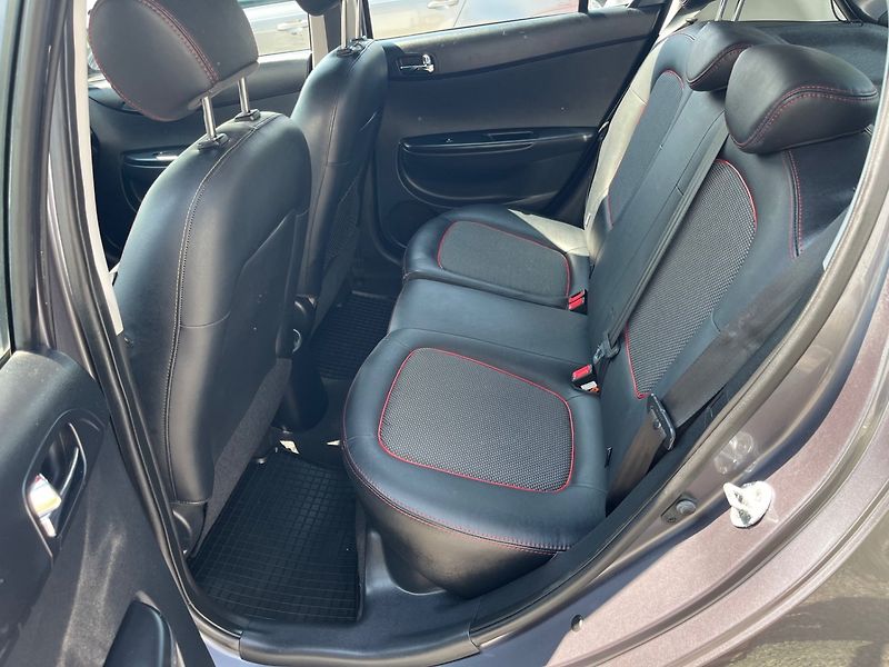 Hyundai i20 (2012) 1.2 i 57 Kw Velmi pěkný - fotka 8 z 20