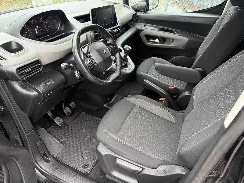 Peugeot Rifter 1,5 Blue HDI 96kW Long - fotka 8 z 19