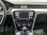 Volkswagen Passat (2016) 2.0 TDi, Highline, LED - náhled 12