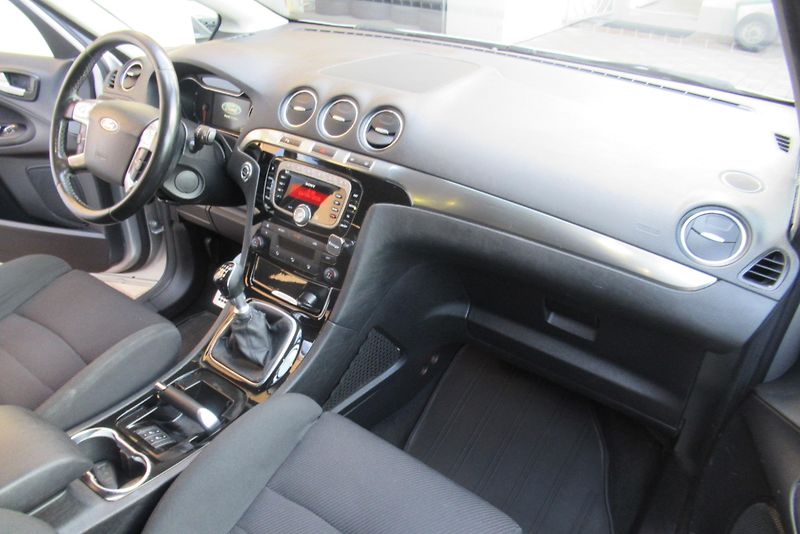 Ford S-MAX 2.0 TDCi AUT. KLIMA TAŽNÉ - fotka 11 z 23