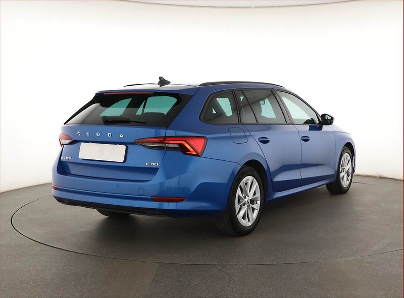 Škoda Octavia (2024) Ambition 1.5 TSI e-tec - fotka 5 z 21