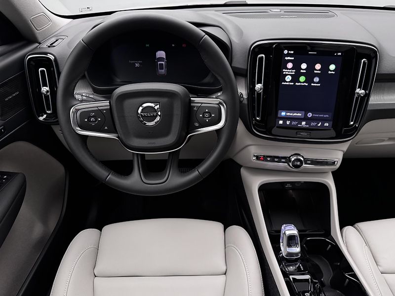 Volvo XC40 (2026) B3 AUT DARK ULTRA - fotka 3 z 21