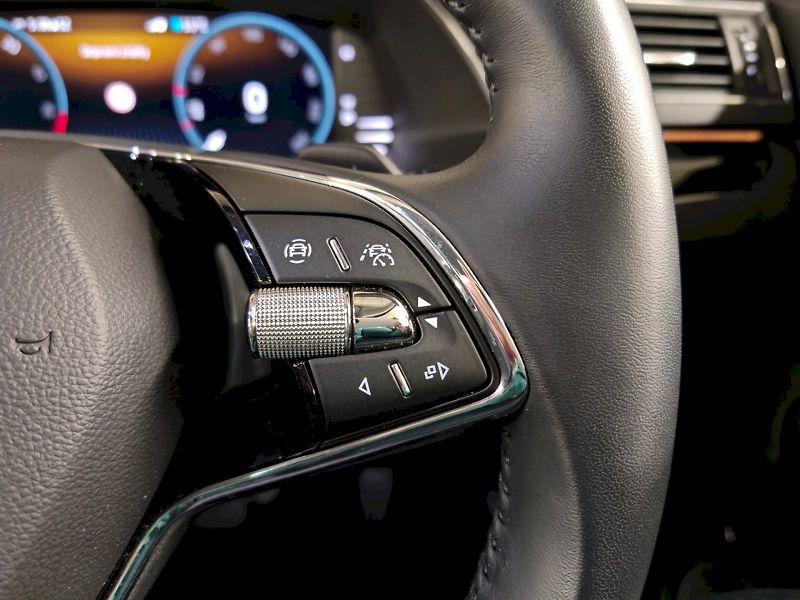 Škoda Superb (2023) iV 1.4 TSI 160 kW DSG L&K - fotka 8 z 31