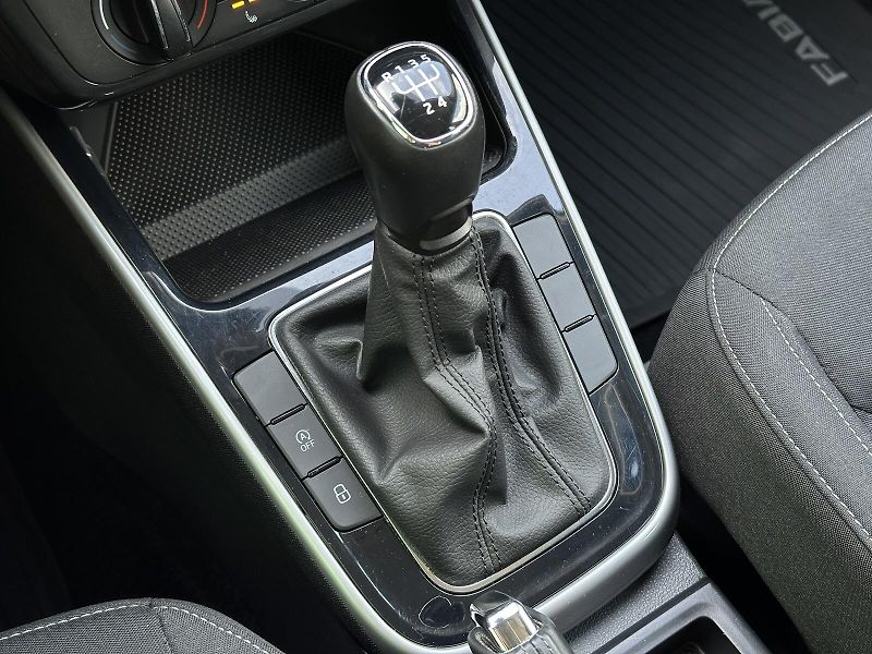 Škoda Fabia 1.0MPi Style 80PS KLIMA Smartl - fotka 29 z 36