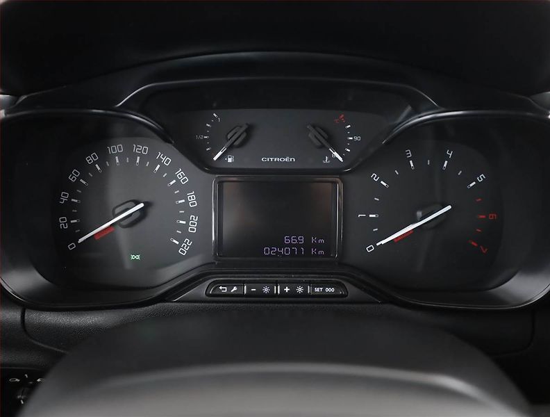 Citroën C3 (2023) 1.2 PureTech, ČR,1.maj - fotka 9 z 16