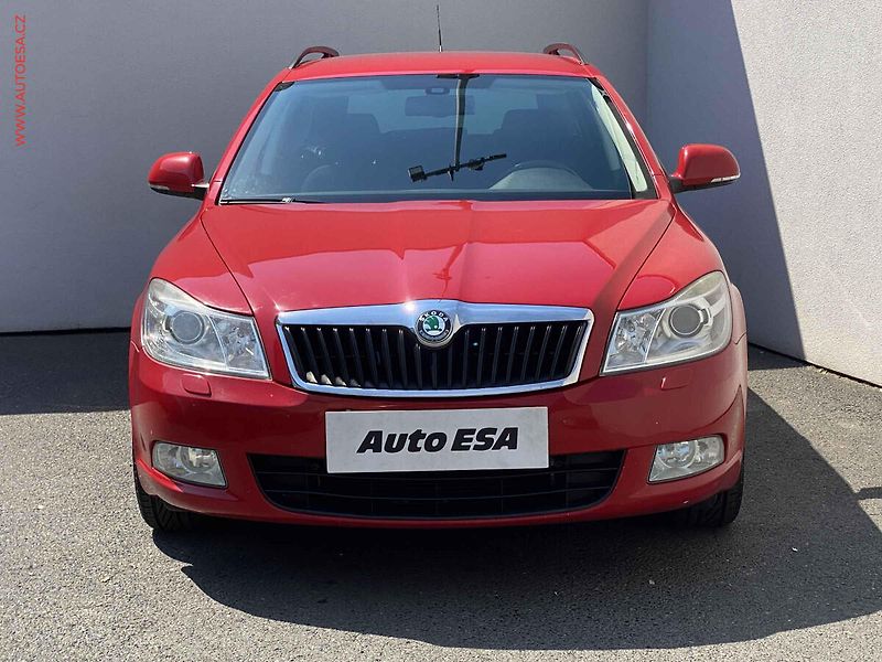 Škoda Octavia (2013) 2.0TDi, DSG, xenon - fotka 2 z 19