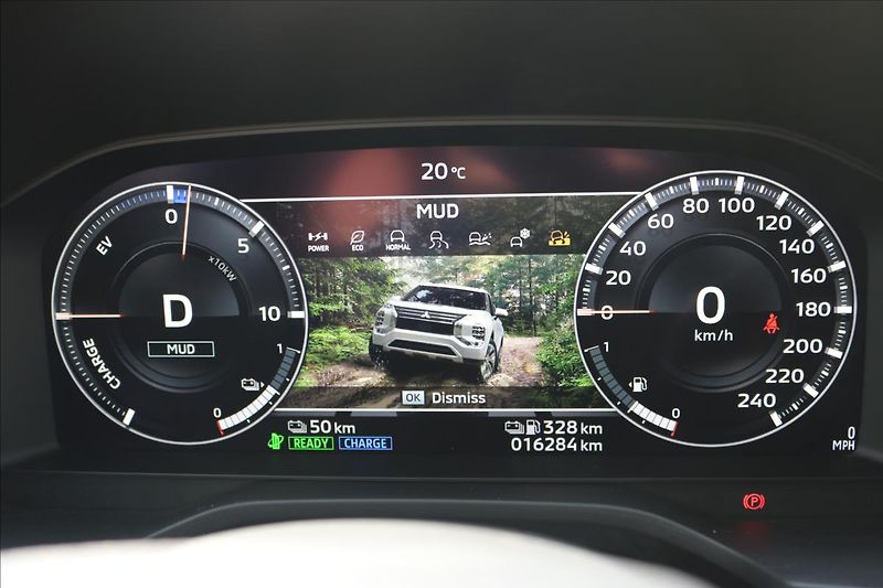 Mitsubishi Outlander 2,4 PHEV, 7míst, Invite - fotka 34 z 53