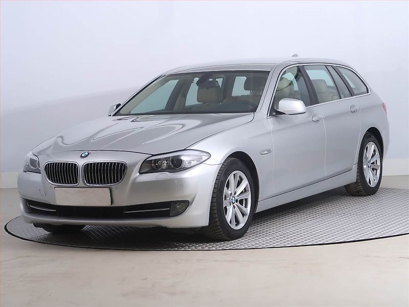BMW Řada 5 (2011) 530d, Automat, Navi, Tempomat - fotka 2 z 22