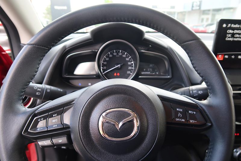 Mazda 2 1,5 G90 AT, kamera, záruka - fotka 21 z 34