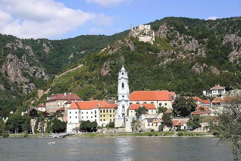 Jedno z nádherných městeček v údolí Wachau – Dürnstein.