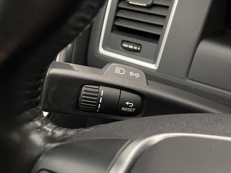 Volvo XC60 D4 AWD MOMENTUM REZERVACE - fotka 21 z 43