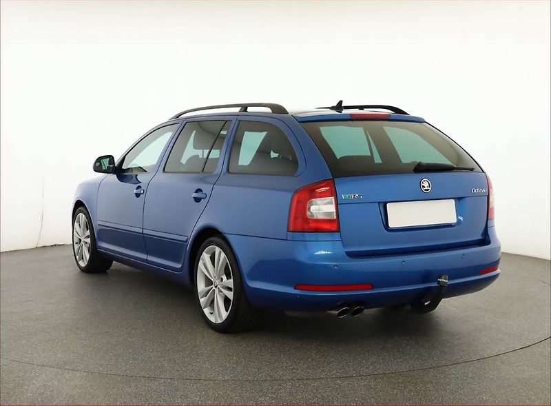 Škoda Octavia (2010) RS 2.0 TSI, Navi, Xenony - fotka 4 z 12