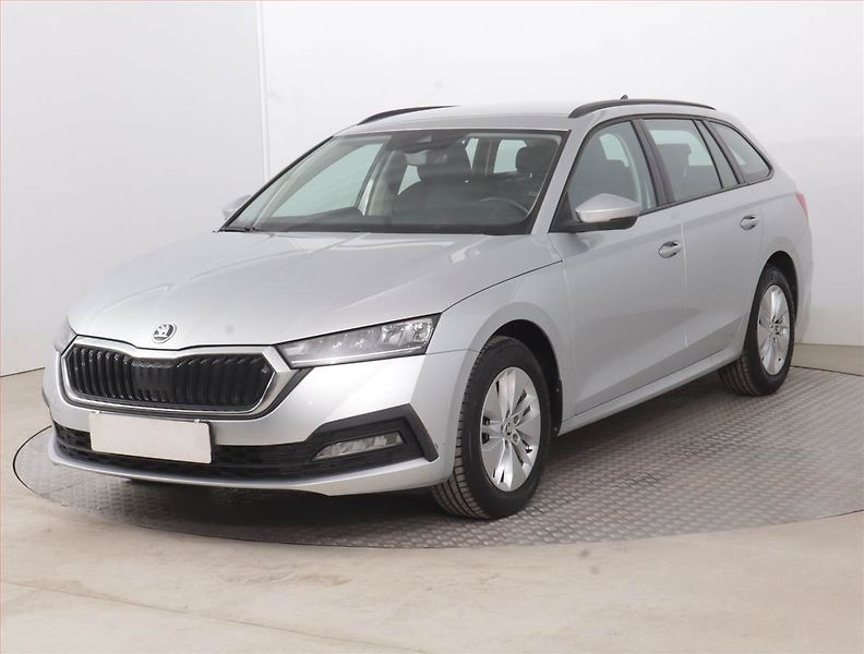 Škoda Octavia (2022) Ambition 2.0 TDI, ČR,1.maj - fotka 2 z 15