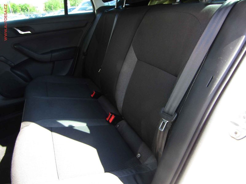 Škoda Rapid (2014) 1.6 TDi, ČR, Ambition, DSG - fotka 10 z 15