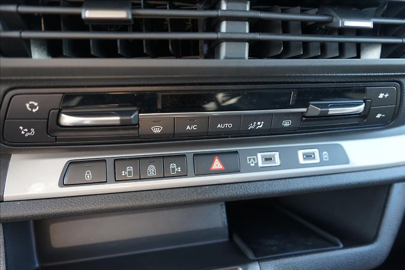 Citroën SpaceTourer (2025) 2,2 BlueHDi 180 EAT8 SHINE XL - fotka 19 z 32