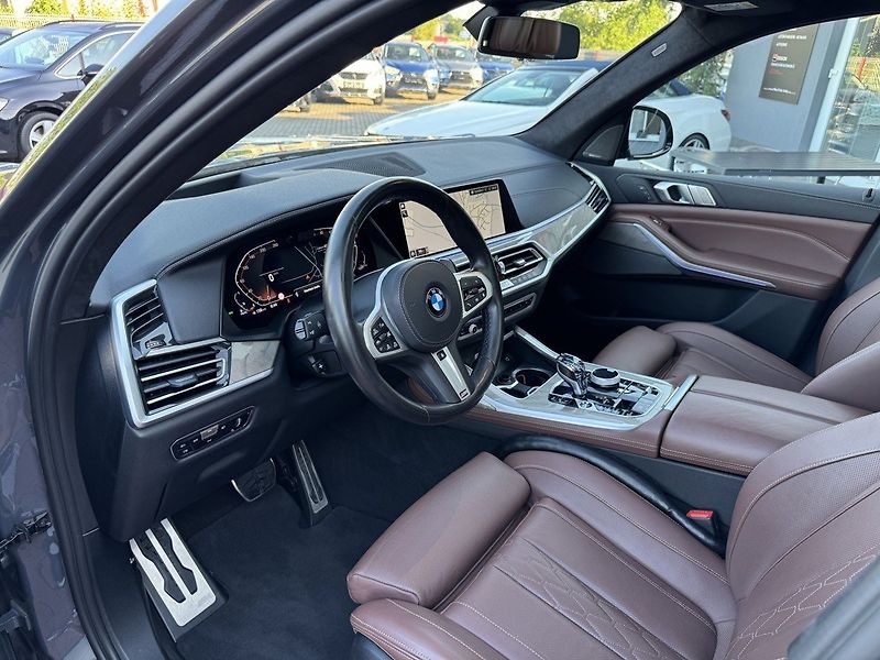 BMW X7 (2021) xDrive 40d M-Paket Pano - fotka 30 z 49