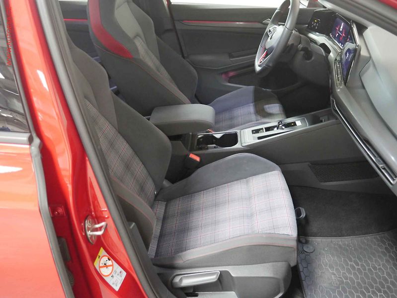 Volkswagen Golf (2021) 2.0 TSi, DSG, LED, kamera - fotka 12 z 24