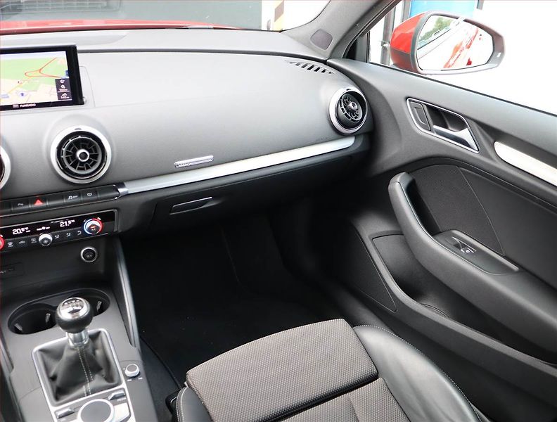 Audi A3 (2018) S-Line 1.5 TFSI, Serv.kniha - fotka 8 z 19