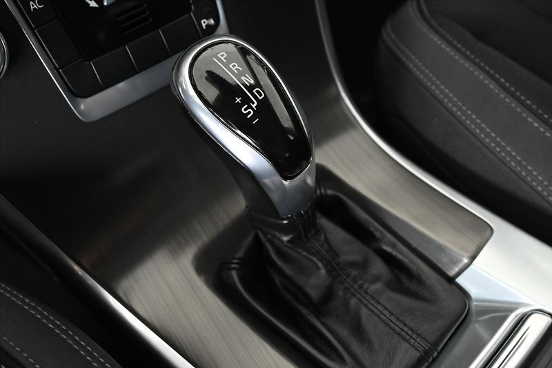 Volvo XC60 2,4 D5 133 kW AT6 AWD Záruka a - fotka 21 z 28