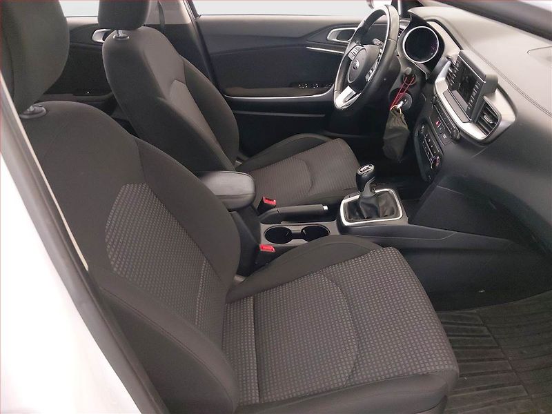 Kia Ceed (2019) 1.0 T-GDI, ČR,1.maj - fotka 9 z 17