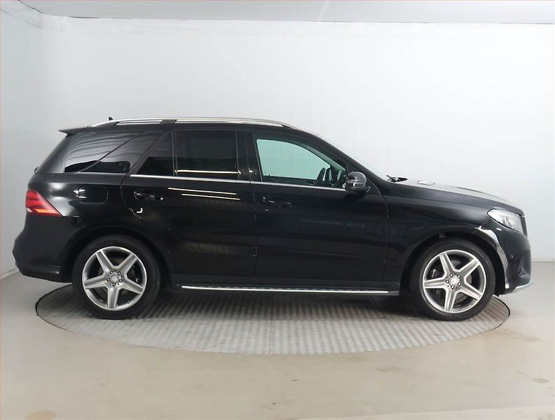 Mercedes-Benz GLE (2016) Avantgarde 350 d - fotka 6 z 19