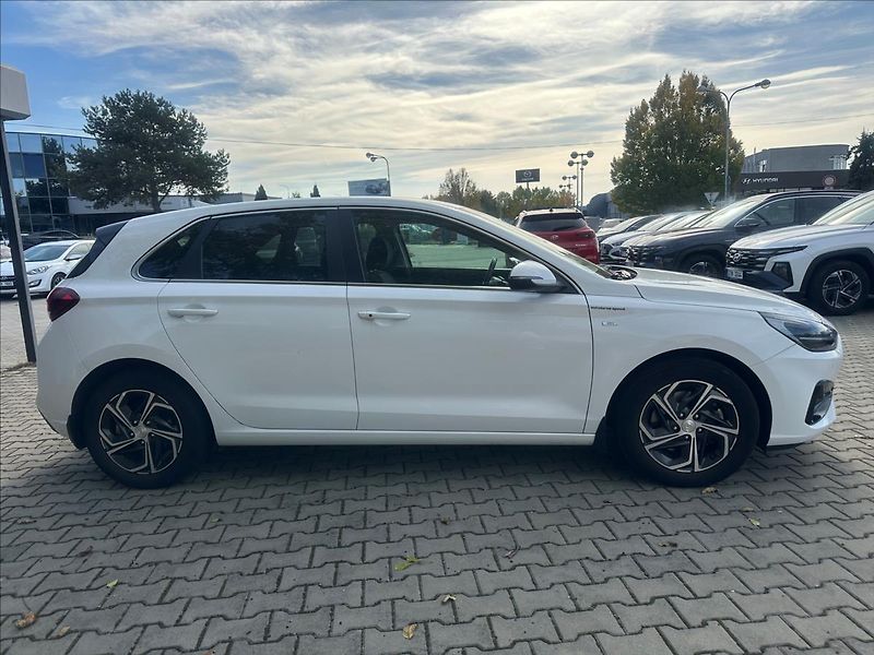 Hyundai i30 1,5 TGDI MH MT SM PLUS NAV - fotka 7 z 29
