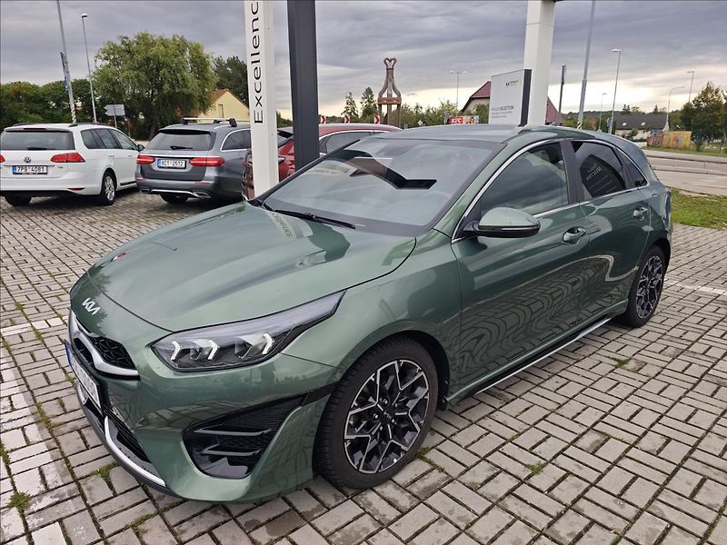 Kia Ceed 1,5 T-GDI 7DCT automat  GT-Lin - fotka 2 z 25
