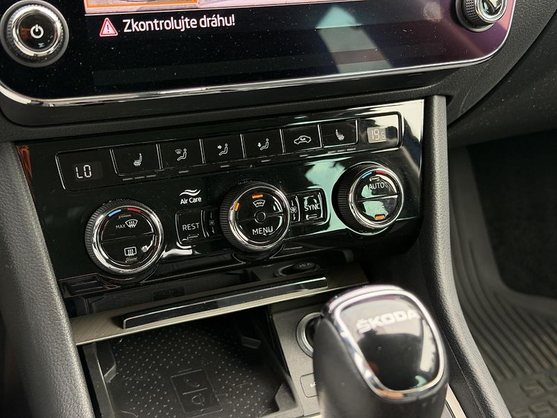 Škoda Superb  2.0 TDI 147kW Style Combi DSG - fotka 17 z 34